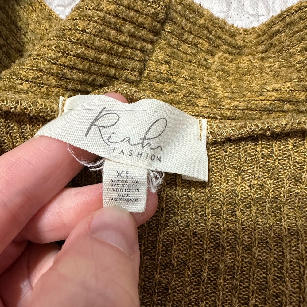 Cardigan - Picture 3 of 3